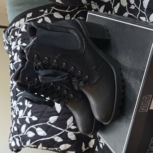 NIB Black Mia Aden Laced Wedge Boots - Size 9 Women's